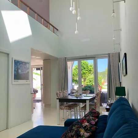 בית נופש Pool Oasis With Private Parking -vigia 8