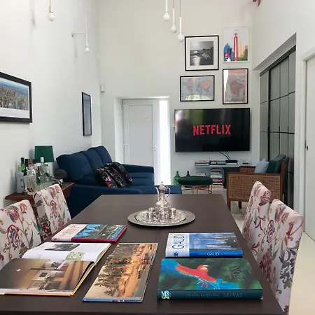 בית נופש Pool Oasis With Private Parking -vigia 8